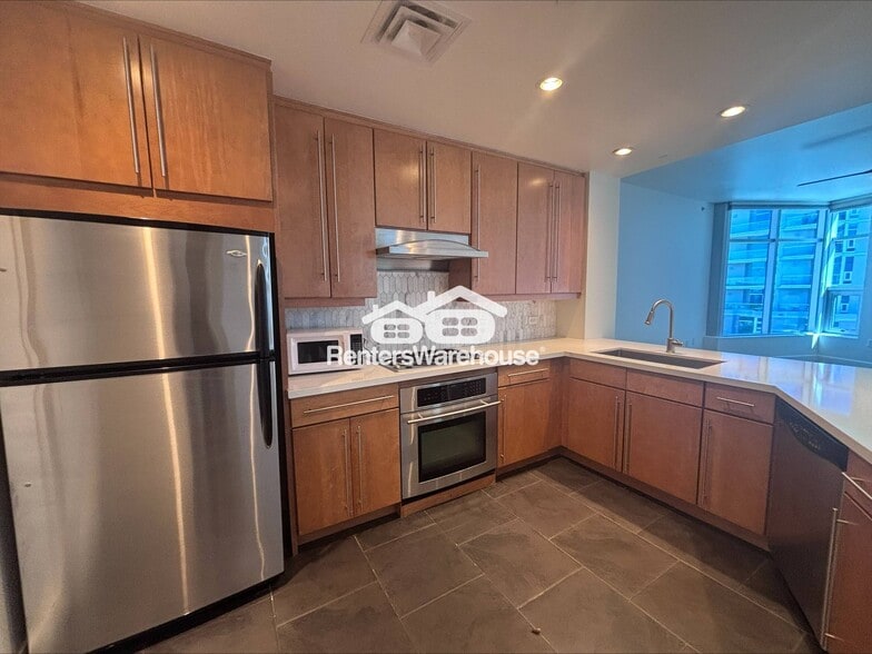 Building Photo - 120 E Rio Salado Pkwy