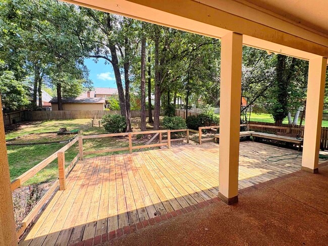 Building Photo - 1850 Wood Oak Dr
