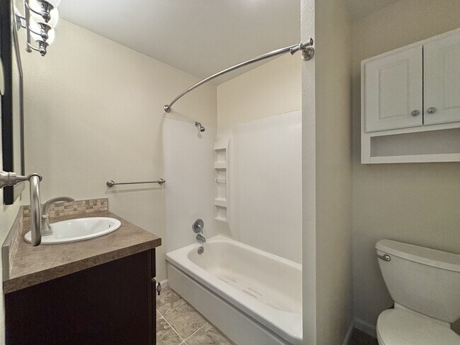 Building Photo - 1309 E 30th Ave