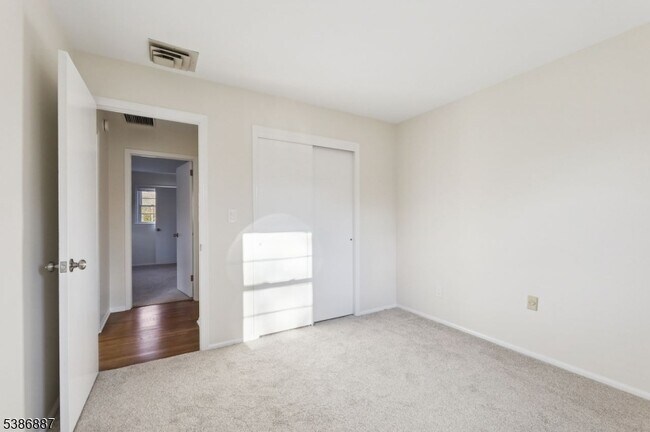 Building Photo - 71 Roosevelt St