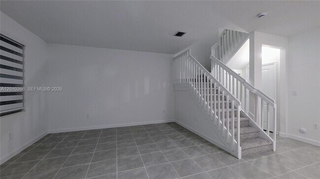 Building Photo - 2628 SE 28th Dr
