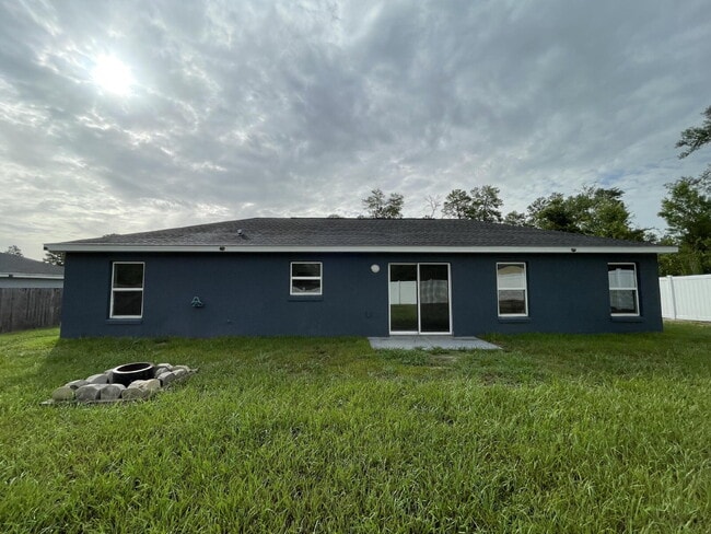 Building Photo - Move-In Ready! Beautiful 3BR/2BA with New Flooring & Fresh Paint