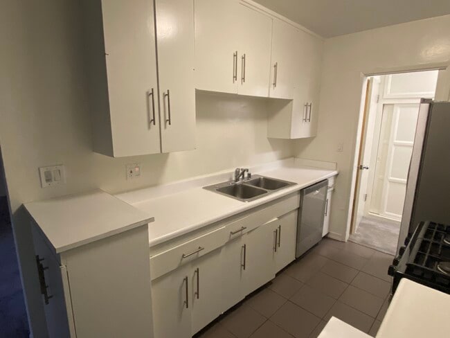 #303 - Kitchen - Princess Apartments