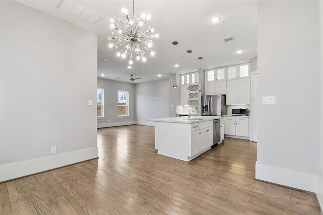 Building Photo - 1716 Ovid St