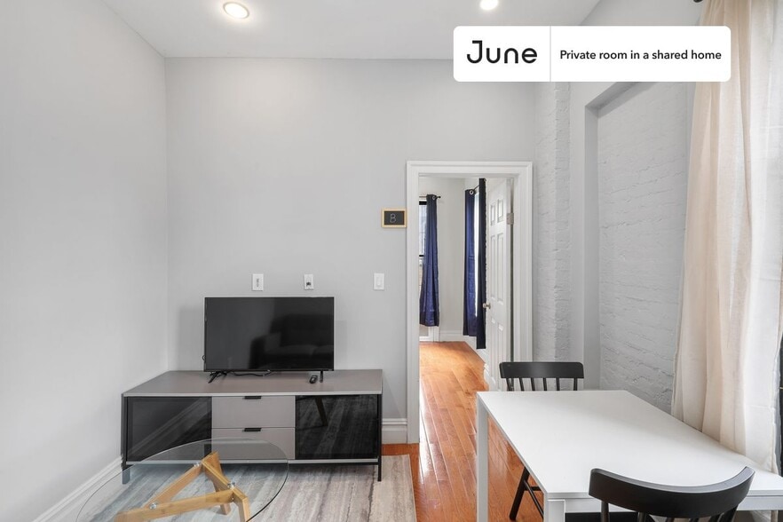 Building Photo - Room in Shared 2 bed/1 bath home