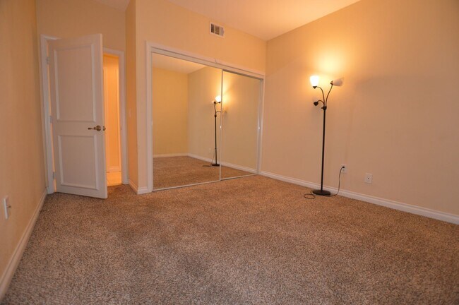 Building Photo - Meridian - Unfurnished 2 Bdrm / 2 Ba Condo - 1 1/2 Blocks off the Strip