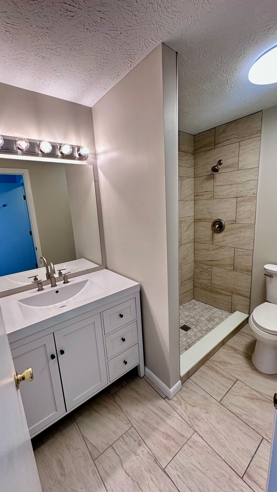 Building Photo - 8919 Eagleview Dr