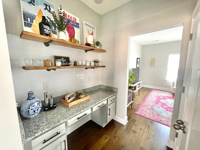 Building Photo - FURNISHED (or not) Like New 2020 Build Old...