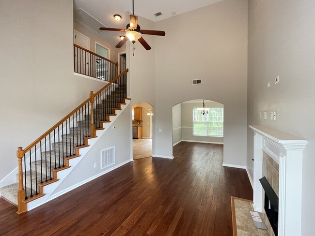 Building Photo - Saundersville Station home with renovation...