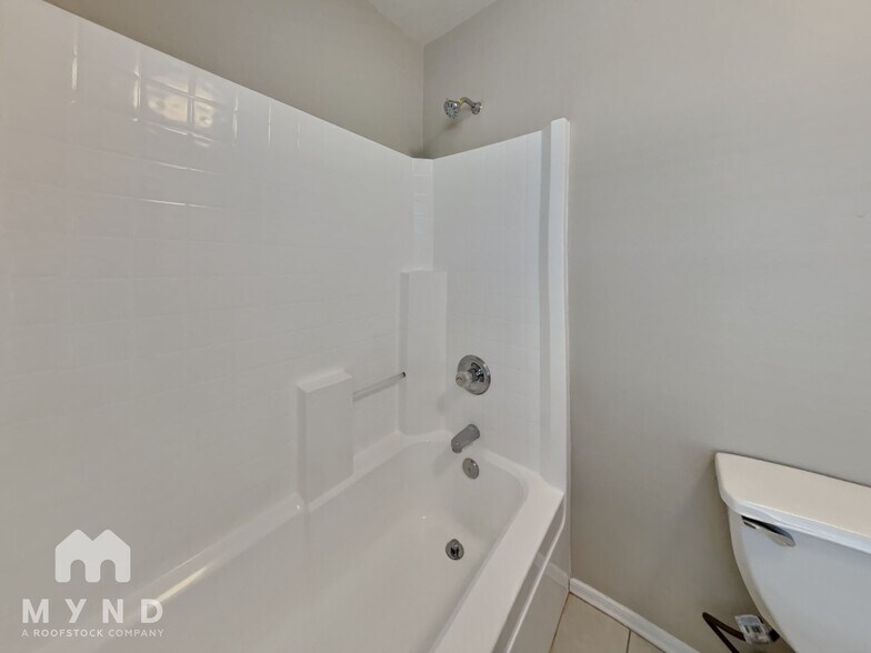 Building Photo - 12459 N Pablo St