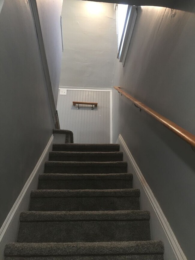 Building Photo - 202 N 5th St