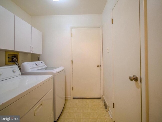 Building Photo - 1001 Winfield Ct