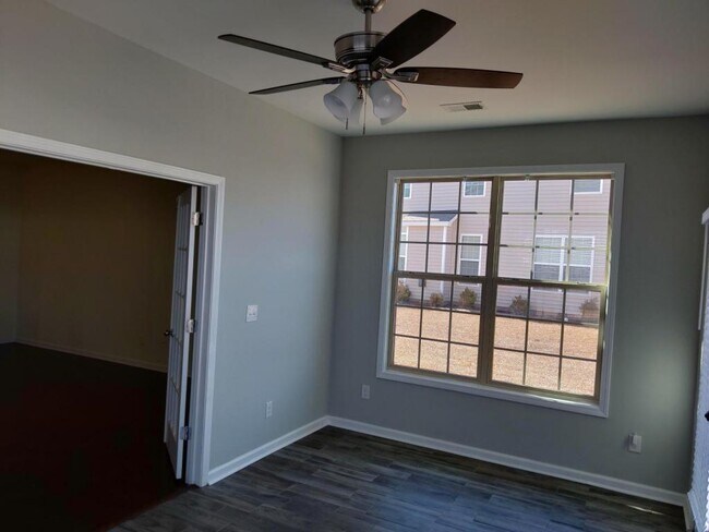 Building Photo - 128 Carolina Wren Ave