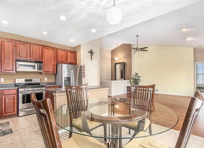 Building Photo - Spacious 4 Bedroom With Modern Comforts & ...