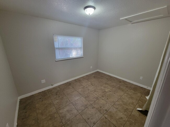Building Photo - 1611 Miller Ave