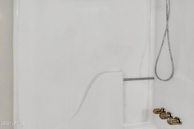 Building Photo - 25 Robin Way