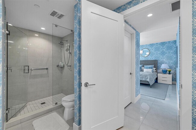 Building Photo - 100 E Las Olas Blvd