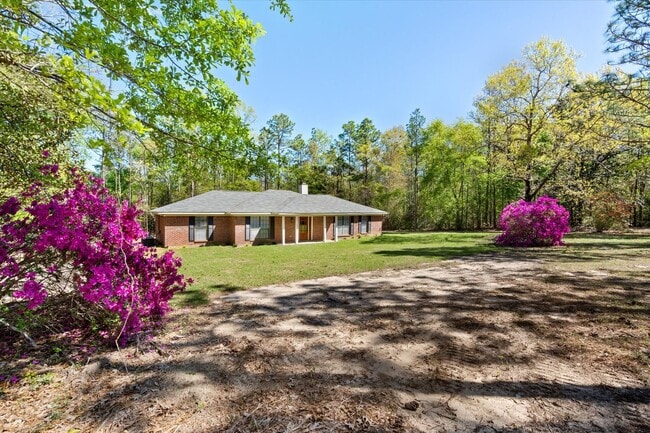 Building Photo - Bay Minette Beauty