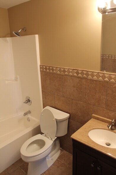 Building Photo - 2124 Ronnie Ave