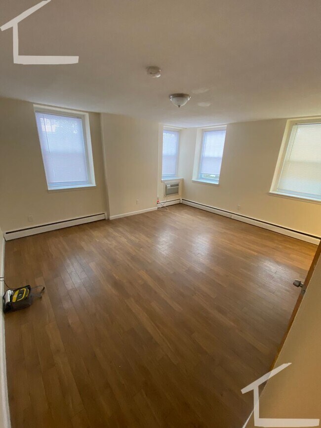 Building Photo - Huge studio with heat included for September!
