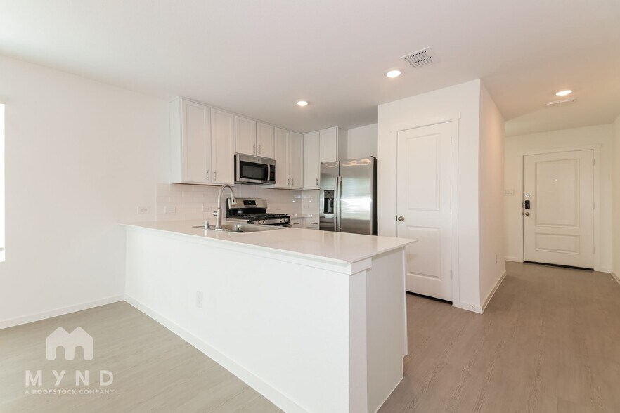 Building Photo - 2725 Mistwood Dr