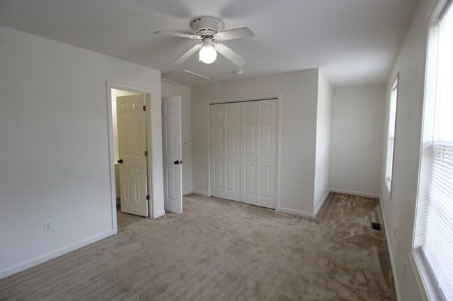 Building Photo - 1326 Devon Ln