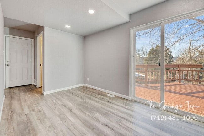 Building Photo - 6460 Bugle Dr
