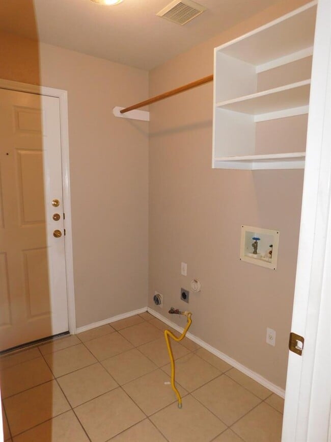 Building Photo - 715 Spring Brook Ln