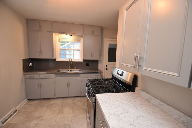 Building Photo - Upgraded South Bend IN home for rent. 2 bedroom 1 bath