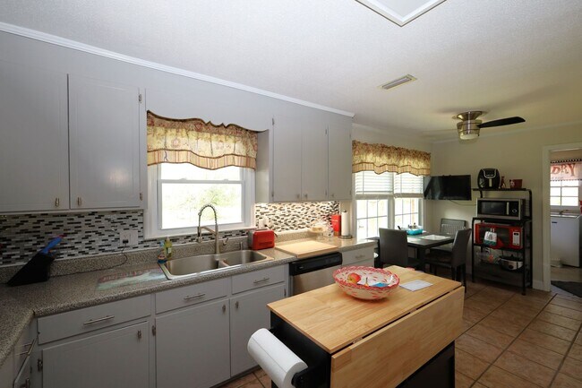 Building Photo - 3874 Camellia Dr