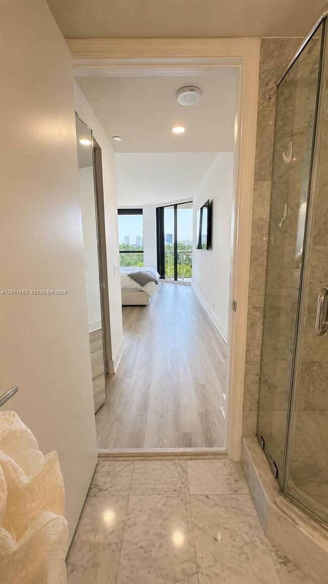Building Photo - 3640 Yacht Club Dr