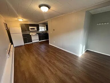 Building Photo - 304 E Lehr Ave