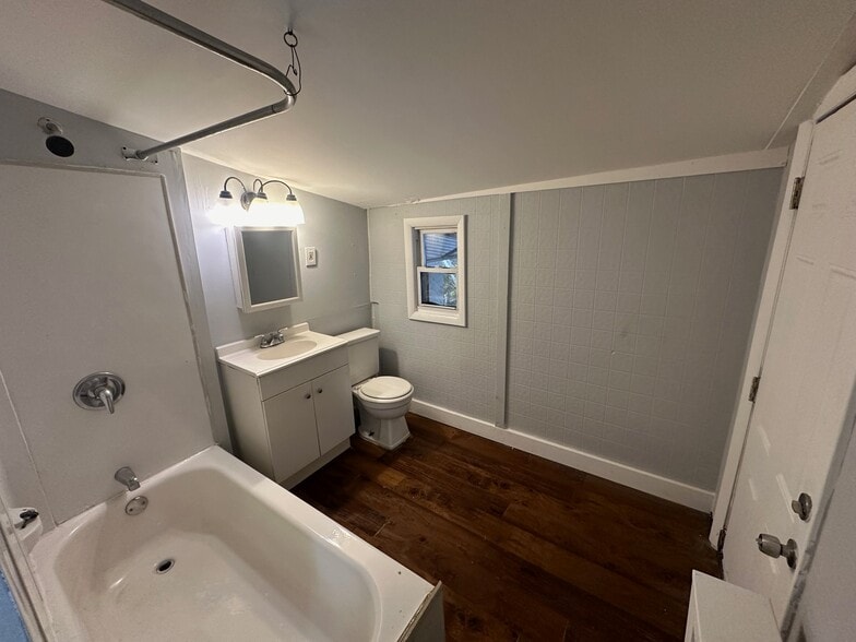 Building Photo - 2028 Haworth St