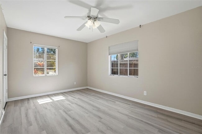 Building Photo - 755 Alamanda Way S