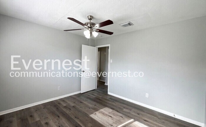 Building Photo - 6654 Laughlin Dr