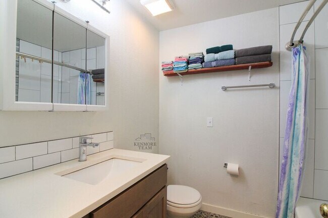 Building Photo - 1311 Goethals Dr
