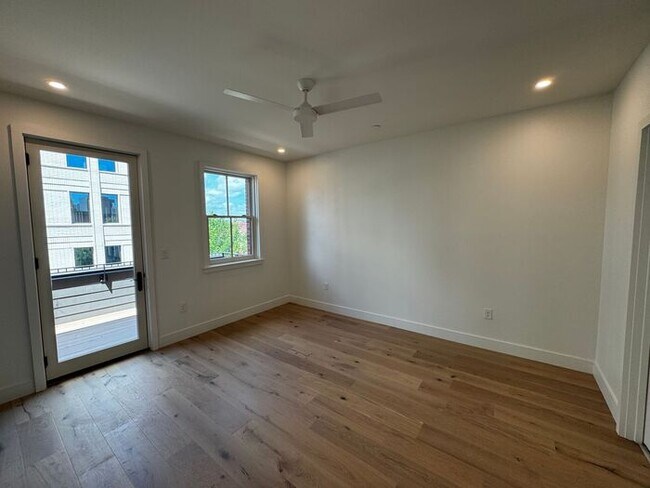 Building Photo - Luxury in the Heart of Huntsville