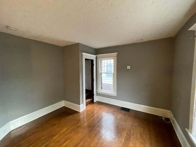 Building Photo - Wealthy St / Cherry St Duplex for Rent