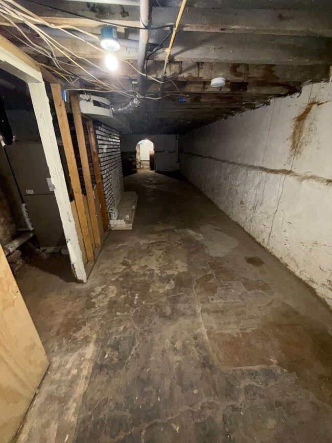 Building Photo - Amazing 3 beds 1bath FULLY ELECTRIC HOUSE