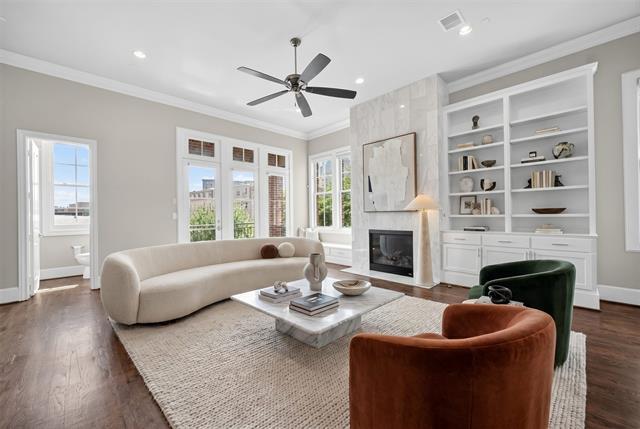 Building Photo - 520 S Pearl Expy