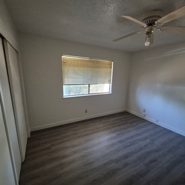 Building Photo - 2301 Ramon Dr