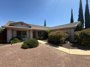 Building Photo - Quartz Hill 4 Bedroom 2 Bath!