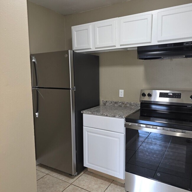 Building Photo - 5207 Via Hacienda Cir
