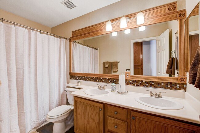 Building Photo - QUALITY FULLY FURNISHED SEVEN HILLS HOME WITH A PRIVATE POOL AND SPA