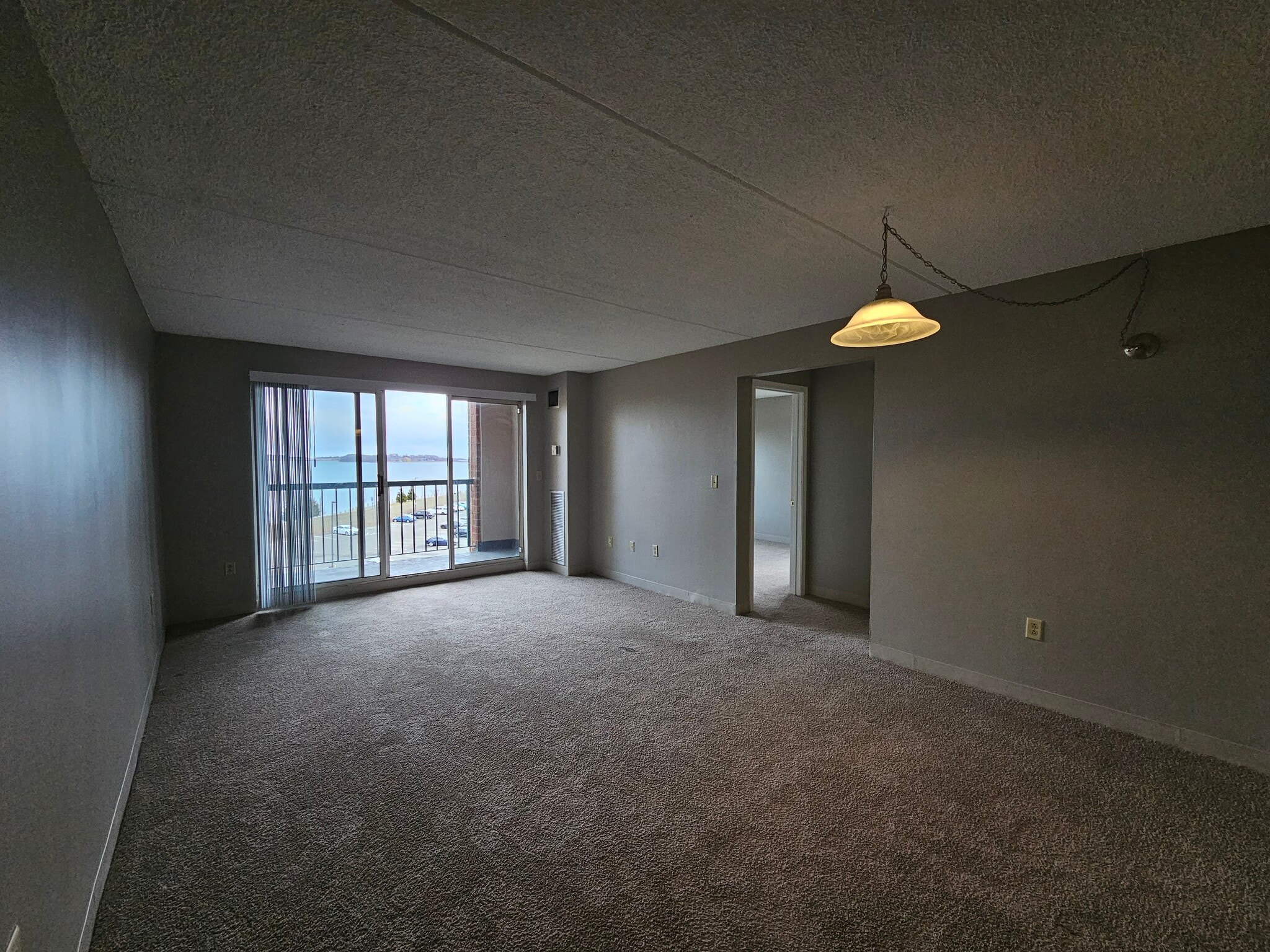 Building Photo - 1 S Point Dr