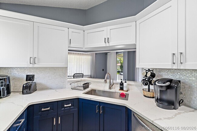 Building Photo - 6540 Chasewood Dr