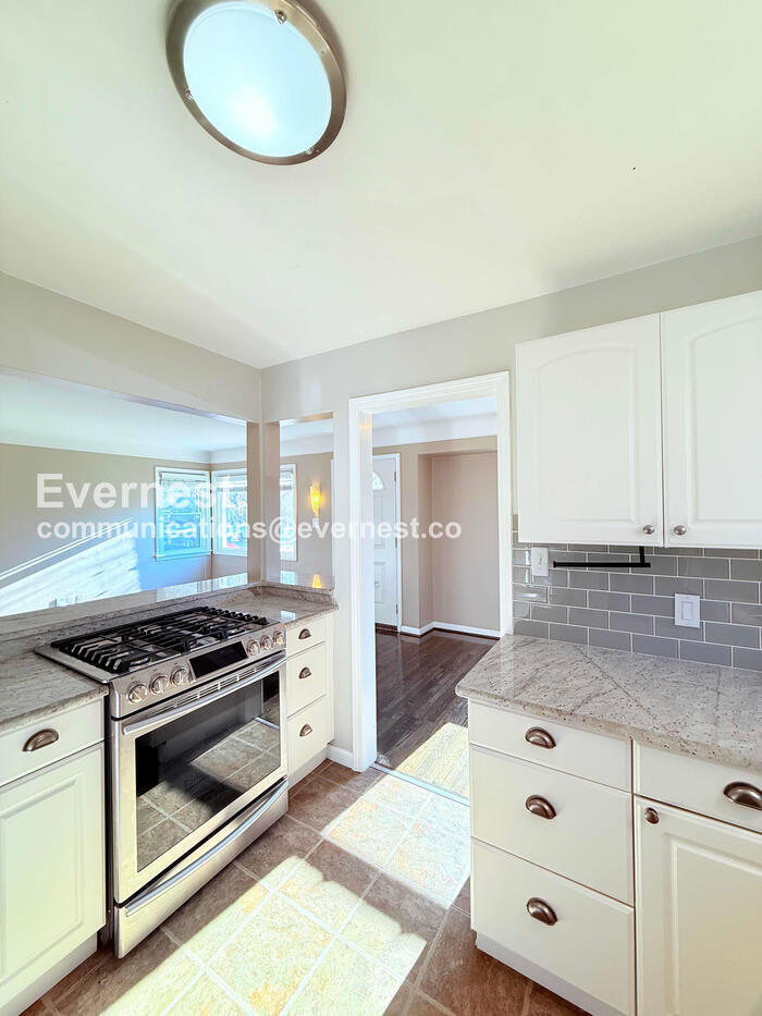 Building Photo - 605 N Dorchester Ave