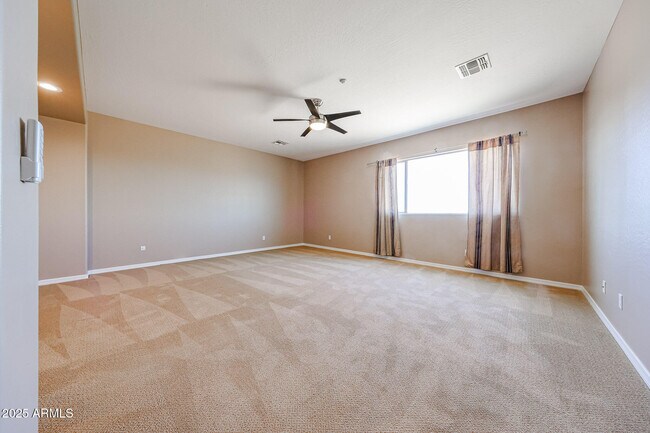 Building Photo - 9121 W Plum Rd