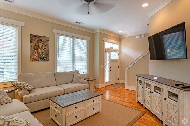 Building Photo - 3 bed/3 bath luxury townhouse walking distance to FSU campus. Available Fall 2026! FULLY FURNISHED!