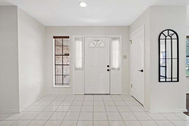 Building Photo - 2710 Pineleaf Dr